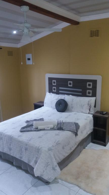 The Whitehouse Hotel Port Shepstone Bagian luar foto