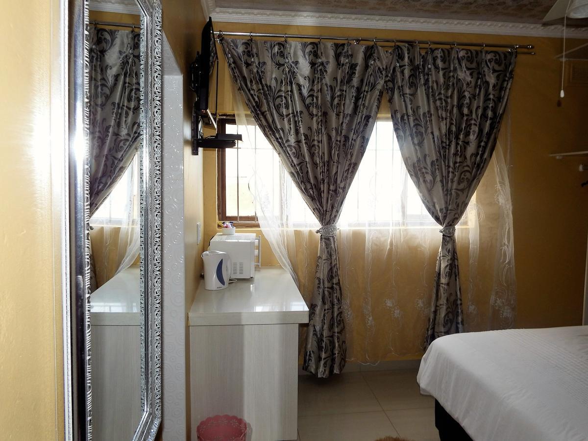 The Whitehouse Hotel Port Shepstone Bagian luar foto